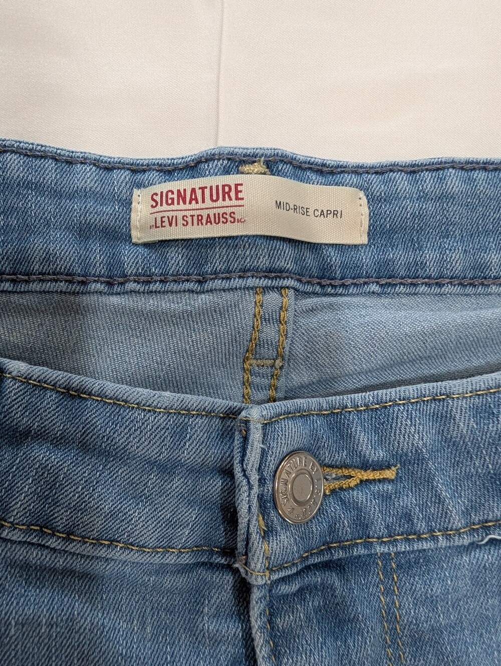 Levi Strauss Signature Mid Rise Capri Jeans - Size 16 - Picture 2 of 5
